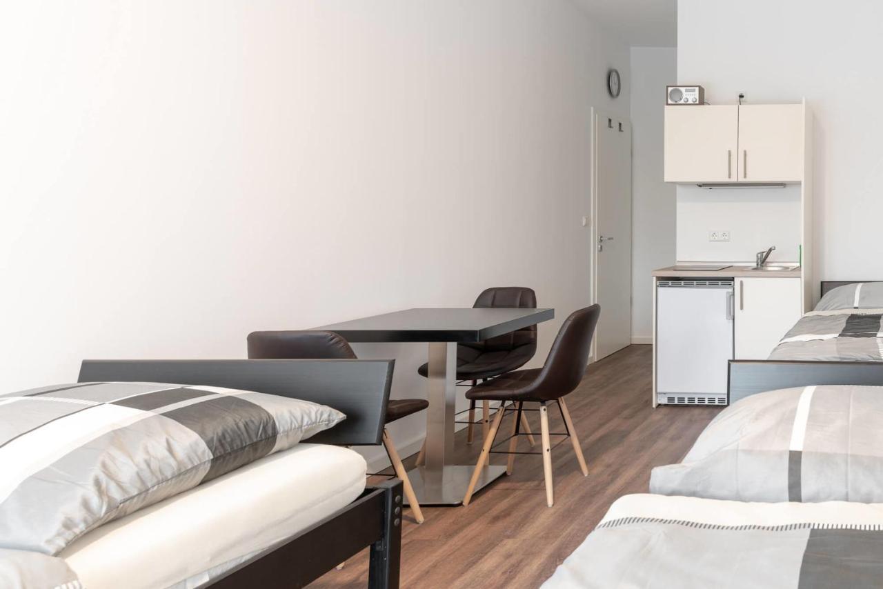 Monteurzimmer Berlin Pankow Mit Dachterrasse - Nur 10 Min. Von Der A10 - 3 Zimmer/ 7 Betten Ngoại thất bức ảnh
