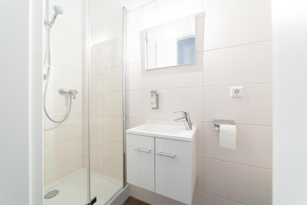 Monteurzimmer Berlin Pankow Mit Dachterrasse - Nur 10 Min. Von Der A10 - 3 Zimmer/ 7 Betten Ngoại thất bức ảnh
