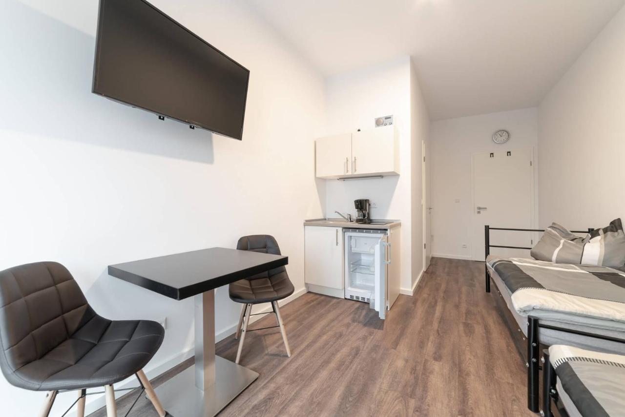 Monteurzimmer Berlin Pankow Mit Dachterrasse - Nur 10 Min. Von Der A10 - 3 Zimmer/ 7 Betten Ngoại thất bức ảnh